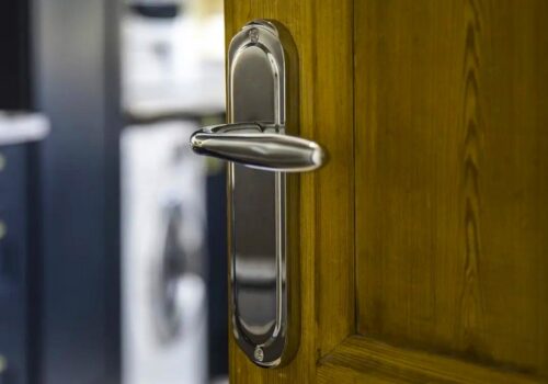 How to Fix a Loose Security Door Handle?